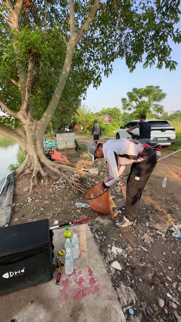 Chuẩn bị rọng trước khi vào ca - Hồ Lương Bằng 93 (Gia Lâm) sale vé: Cao Thiện vỡ đầm 8 con chép to bằng mồi ốc