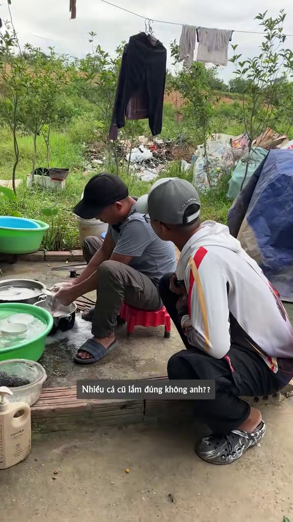 Hỏi chuyện chủ hồ Xuân Canh về cá cũ - Hồ Xuân Canh: Cao Thiện mang 1kg ốc bắt nguyên đàn chép cũ